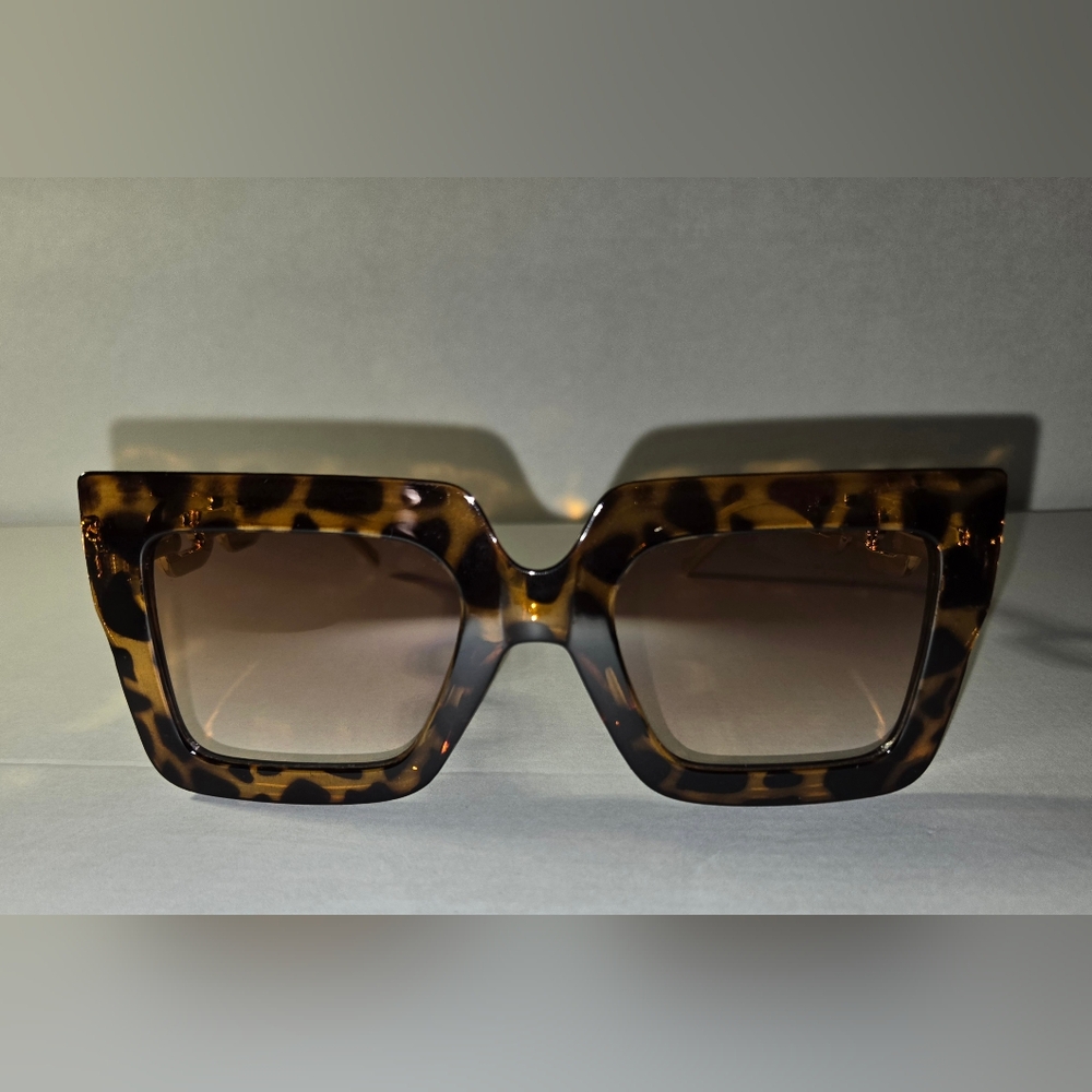 Stylish Women's Sunglasses Set - Black, Leopard, and Tan - Picture 4 of 7